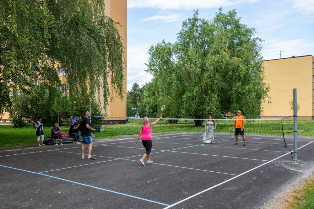Haldy na badminton na ulici Fr. Hajdy