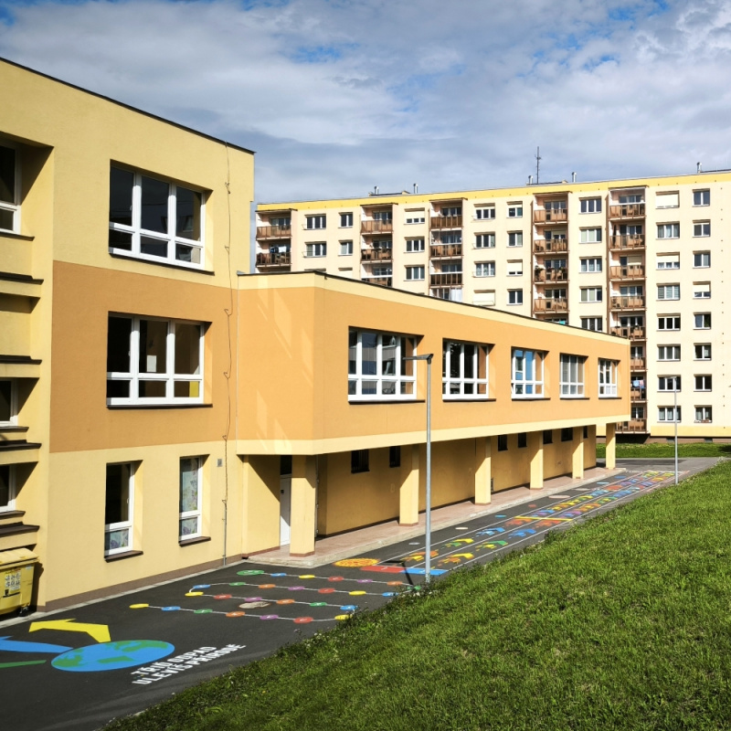 Školní ulice u ZŠ Šeříková