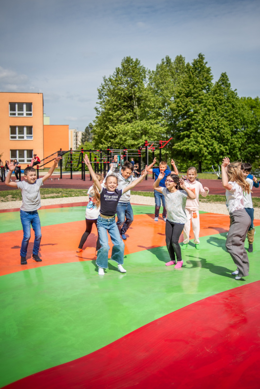 Trampolína, minigolf, sport a hry v ZŠ Horymírova