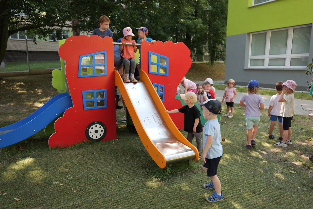 Dopravní hřiště s tematickými prvky v MŠ Předškolní - doplněno o nové herní prvky z participativního rozpočtu!