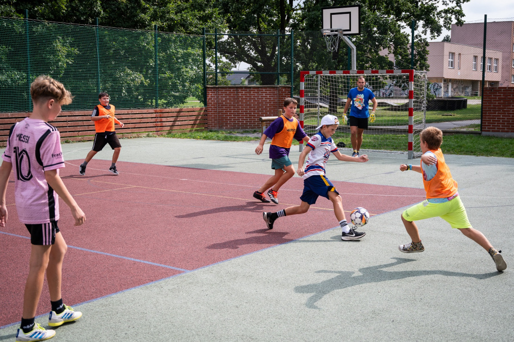 Víceúčelové hřiště s umělým povrchem v ZŠ V. Košaře